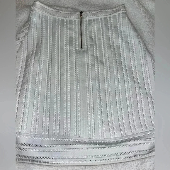White J. Crew Laser Cut Lace A-Line Flare Lined Skirt Size 4 - Picture 5 of 6